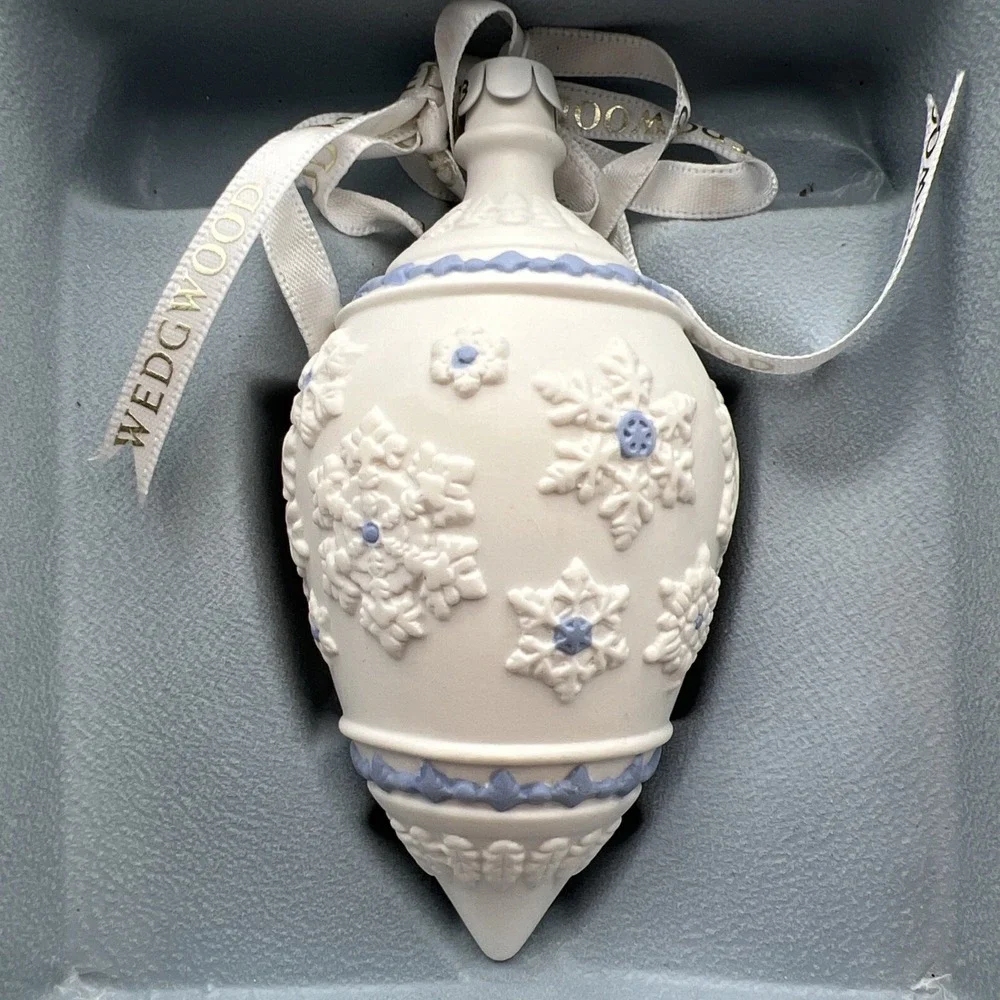 Wedgwood Teardrop White & Blue Snowflakes Christmas Ornament w/ Box 4.5